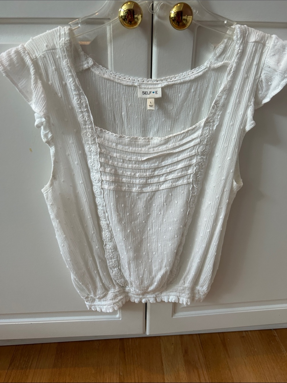 Self-E White Textured Ruffle Cap-Sleeve Top Size L